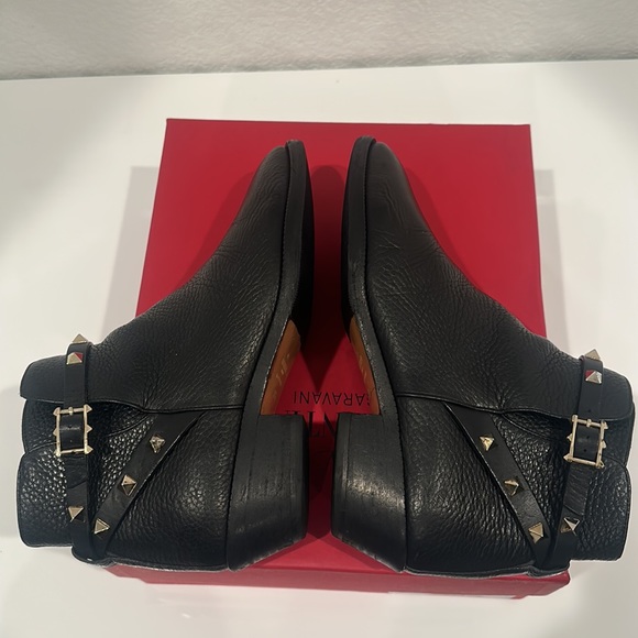 Authentic VALENTINO GARAVANI
Rockstud Leather Ankle Boots - Picture 10 of 15